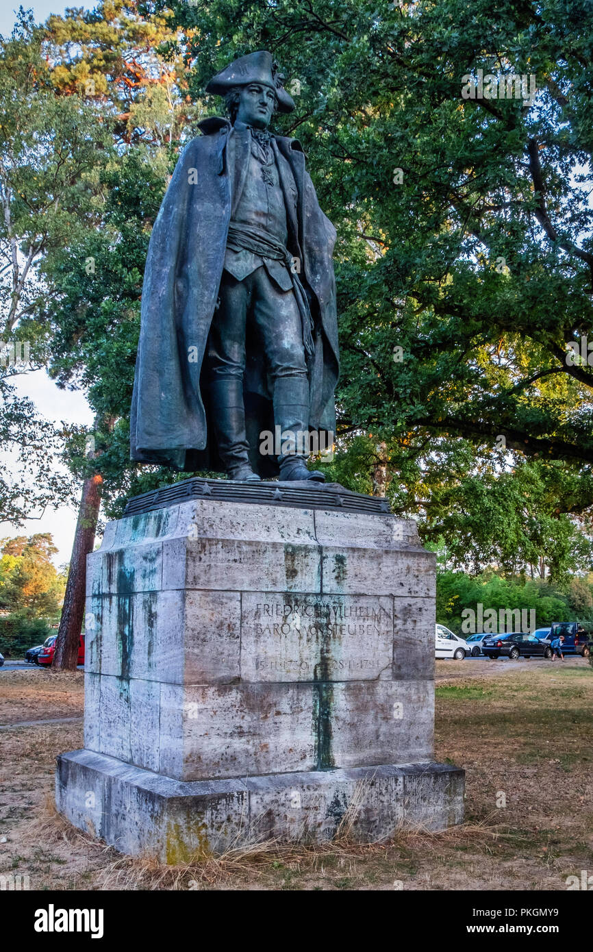 Berlin-Dahlem. Denkmal von Friedrich Wilhelm von Steuben, preußischer Offizier während 7 Jahren Krieg & Amerikanischen Offizier während des Amerikanischen Unabhängigkeitskrieges Stockfoto