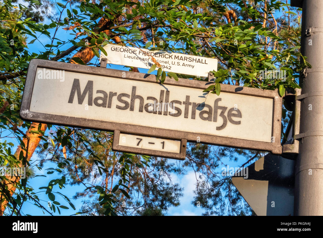 Berlin Dahlem, Marshallstrasse. Marshall Straße benannt von George Frederick Marshall, Oberstleutnant der US-Army Stockfoto