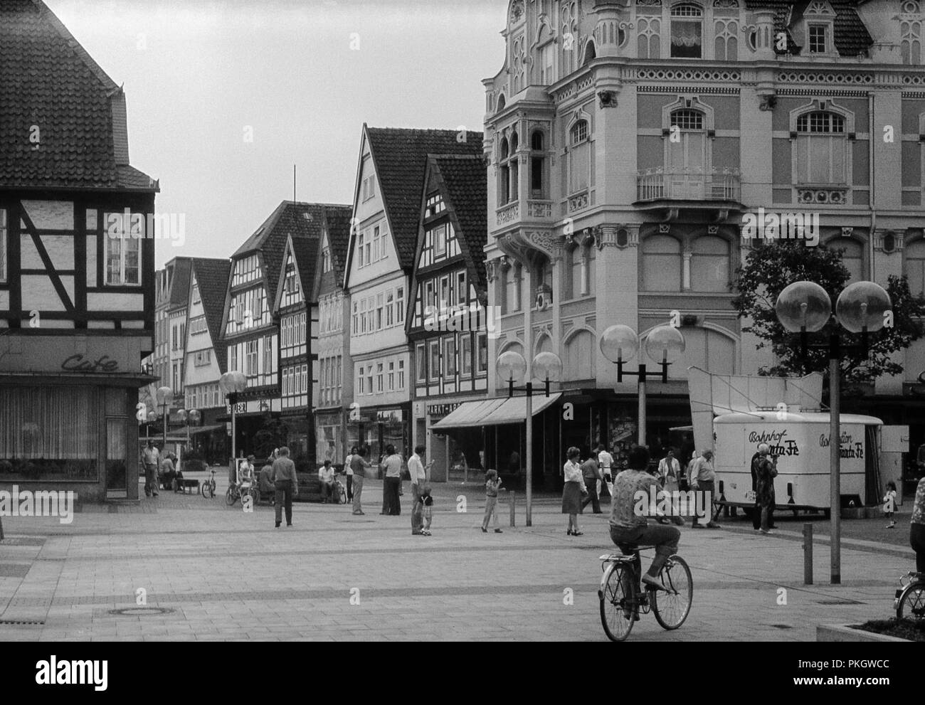 Marktplatz, Detmold, Nordrhein-Westfalen, Deutschland. Ursprüngliches 1970er-Archivbild Stockfoto