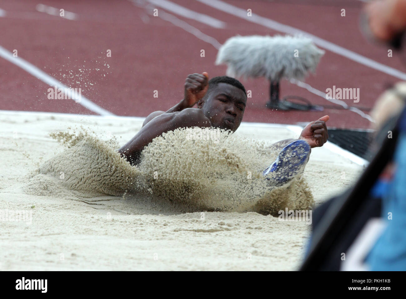 Triple jumper Hugues Fabrice Zango (Team Afrika; Myanmar/Birma) konkurriert während der iaaf Continental Cup 2018 in Ostrava in Ostrava, Tschechische Republik Stockfoto