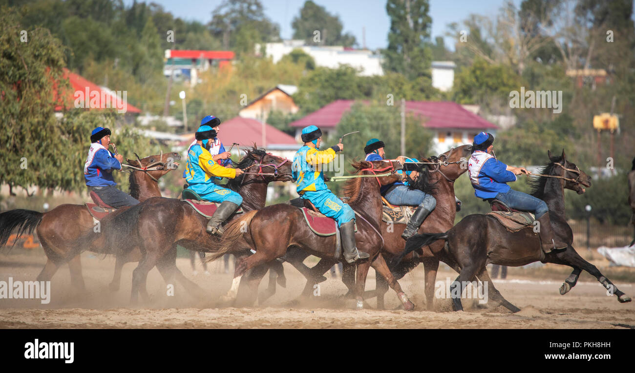 See Issyk-Kul, Kurgyzstan, 7. September 2018: Spiel des Kok - boru Stockfoto
