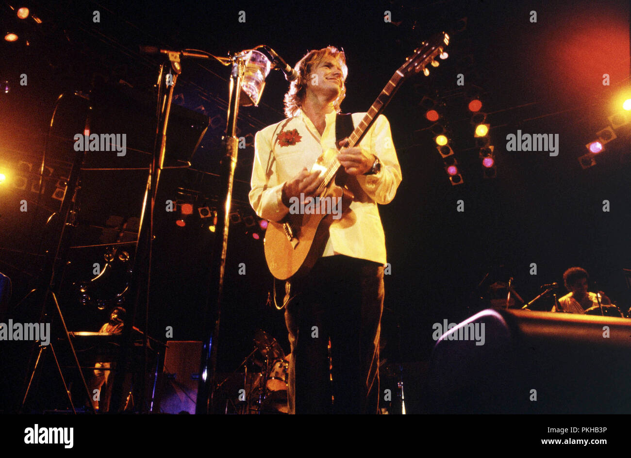 London. Sting (Gordon Sumner) CBE auf der Bühne in den 1980er Jahren. Der ehemalige Sänger und Bassist der Band der Polizei begann eine erfolgreiche Solo-Karriere Nachdem sich die Band 1984 getrennt. 1 Jan 1985. 28. August 2009 beschriftet. Ref: LMK11-LIB 2208-260809 Credit: Landmark/MediaPunch Stockfoto