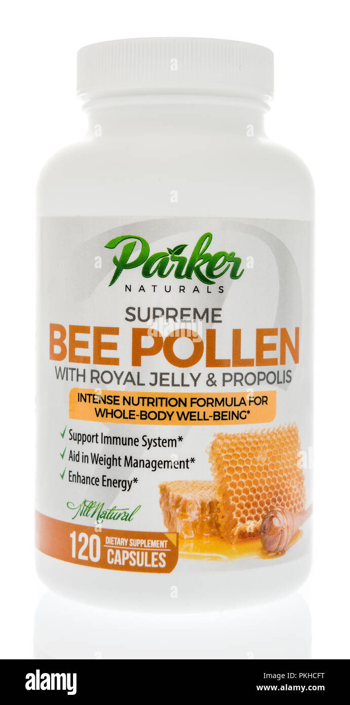 Winneconne, WI - 7. September 2018: eine Flasche Parker naturals supreme Biene Blütenstaub mit Gelee Royale und Propolis Ergänzung in einem isolierten Hintergrund Stockfoto