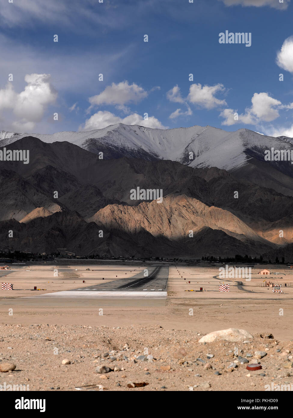 Blick auf LEH AIRPORT STRIP, Ladakh, Jammu und Kaschmir, Indien, Asien Stockfoto