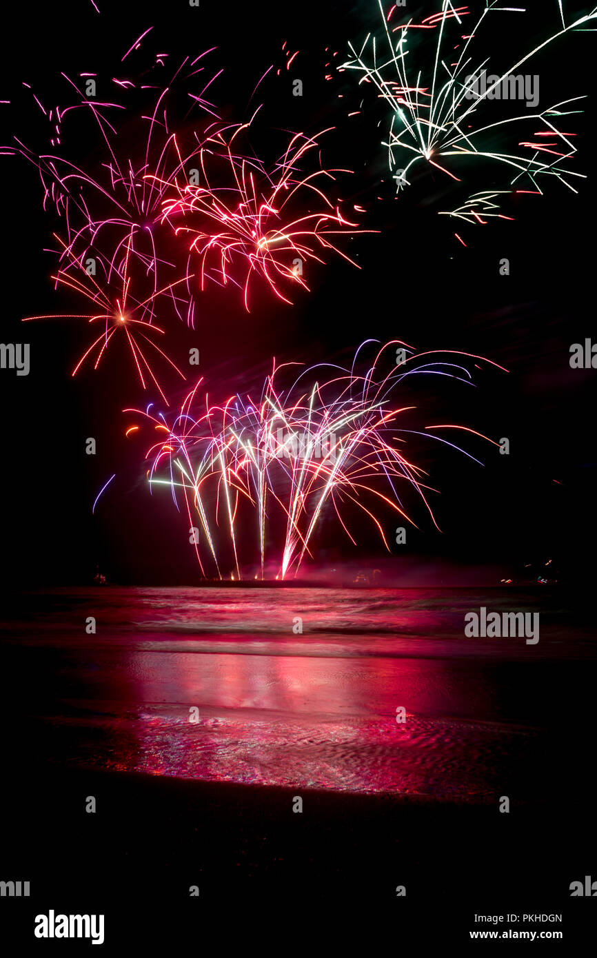 Jährliche Sommer Feuerwerk am Strand von Scheveningen in Den Haag am 17. August, Den Haag, Niederlande, Europa, Feuerwerk von China Land Stockfoto