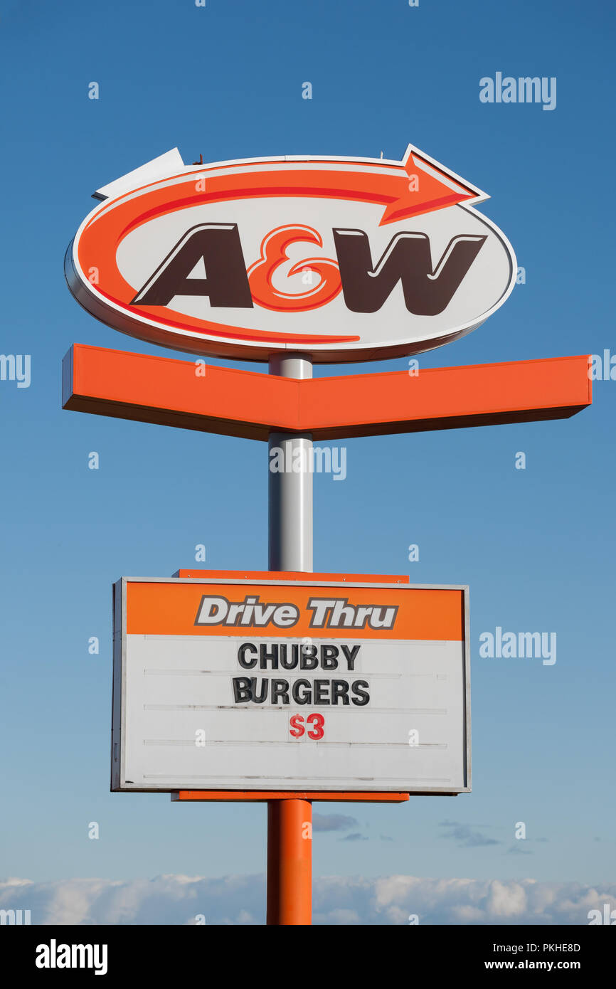 TRURO, KANADA - November 08, 2015: A&W Restaurant anmelden. A&W Restaurants Inc. ist eine große Kette von Fast Food Restaurants in Kalifornien im Jahr 1923 gegründet. Stockfoto