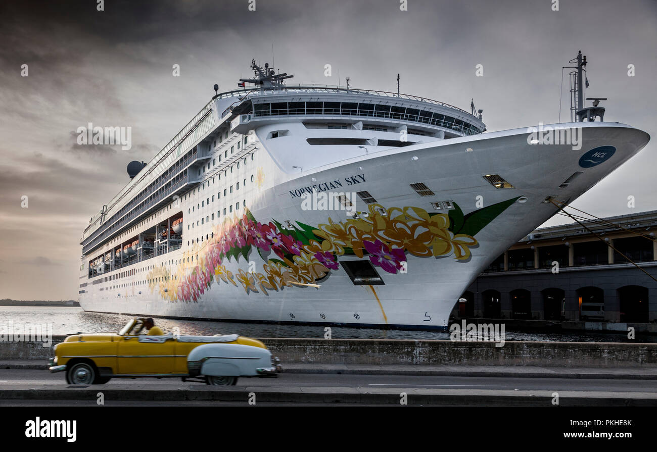 Havanna, Kuba. 21. Juni 2017. Kreuzfahrtschiff Noregian Himmel an ihrem Liegeplatz im Terminal Sierra Maestra Havanna Kuba.- Gutschrift David Creedon/Alamy Stockfoto