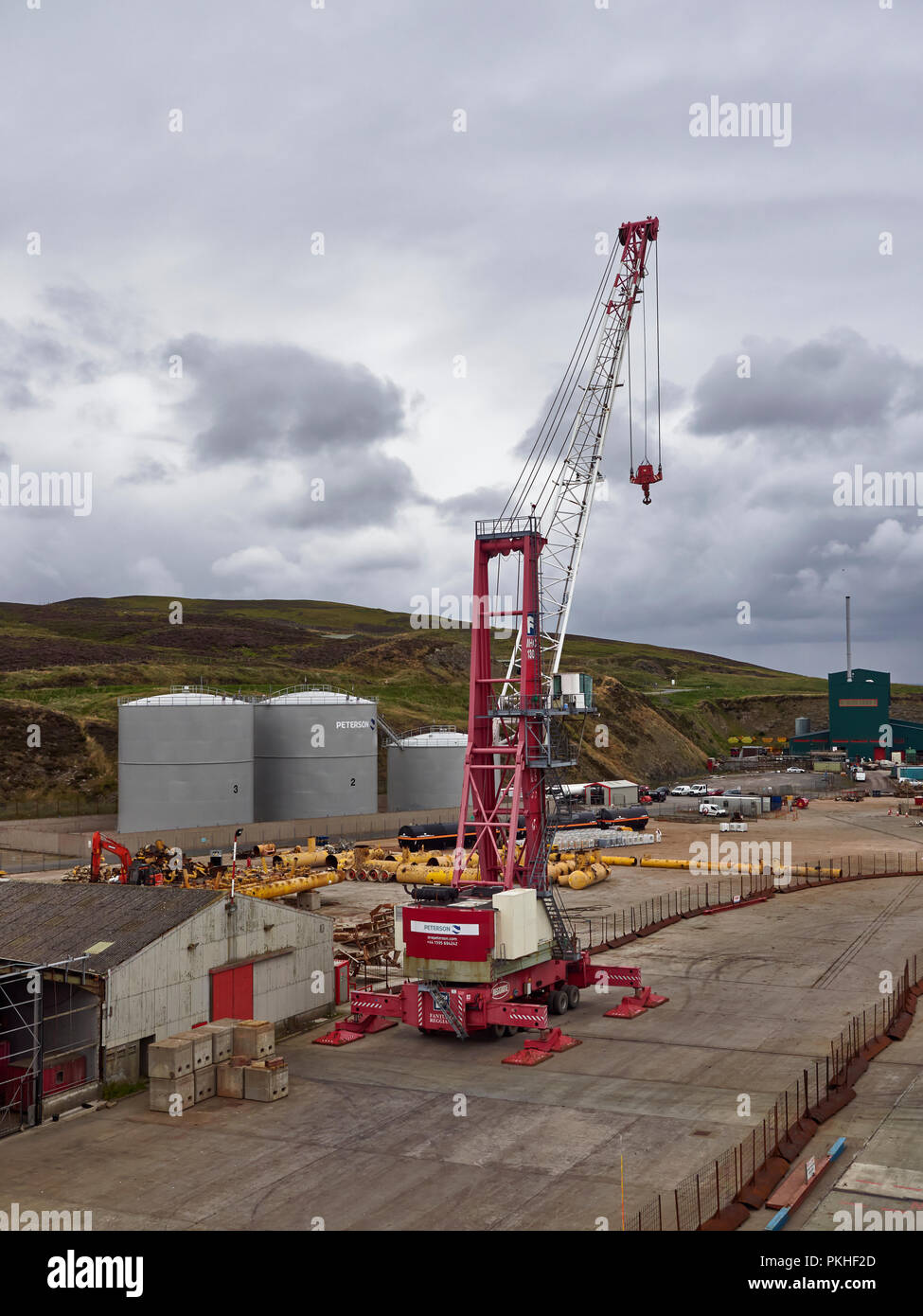 Ein fantuzzi Reggiane Mobilkran steht im Leerlauf bei Peterson Quay in der Nähe von Lerwick in der Shetlandinseln, Schottland, Großbritannien. Stockfoto