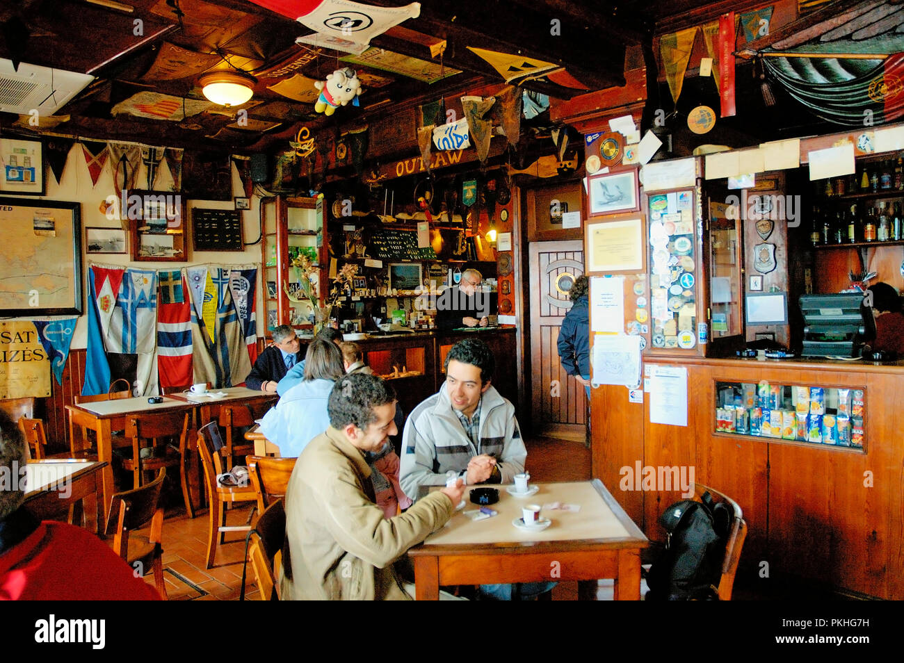 Innenraum der berühmten Peter Café Sport, Horta. Faial, Azoren, Portugal (MR) Stockfoto