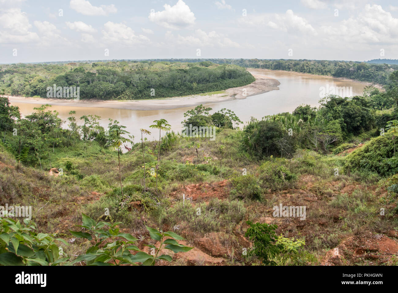 Ein Blick auf den Madre de Dios Fluß bei Los Amigos Biologische Station im Amazonas Peru geschwungen. Stockfoto