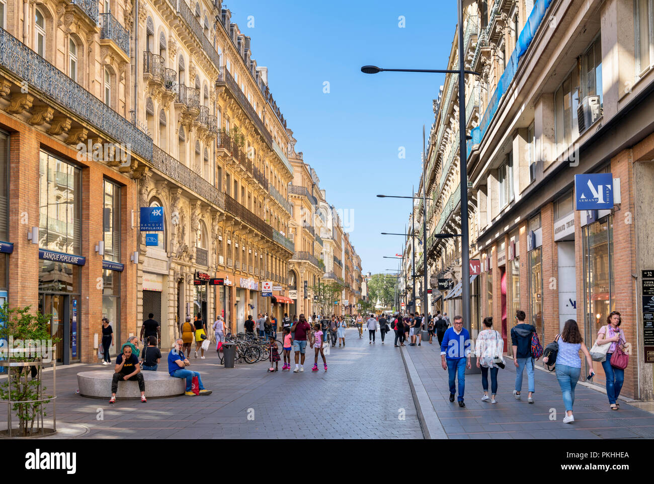 Geschäften in der Rue d'Alsace Lorraine, Toulouse, Languedoc, Frankreich Stockfoto