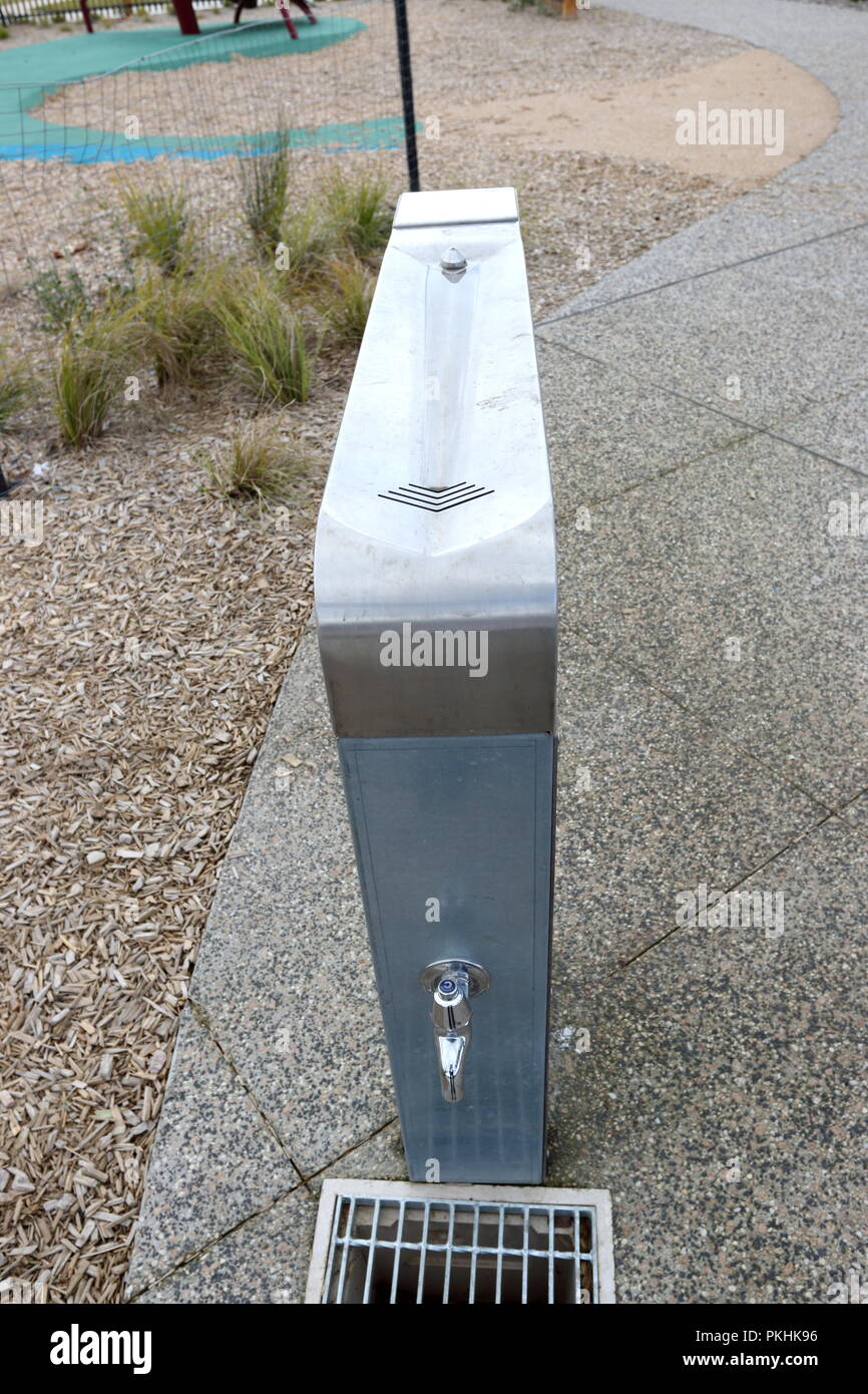 Edelstahl Wasserhahn in einem Park in Melbourne Australien Stockfoto