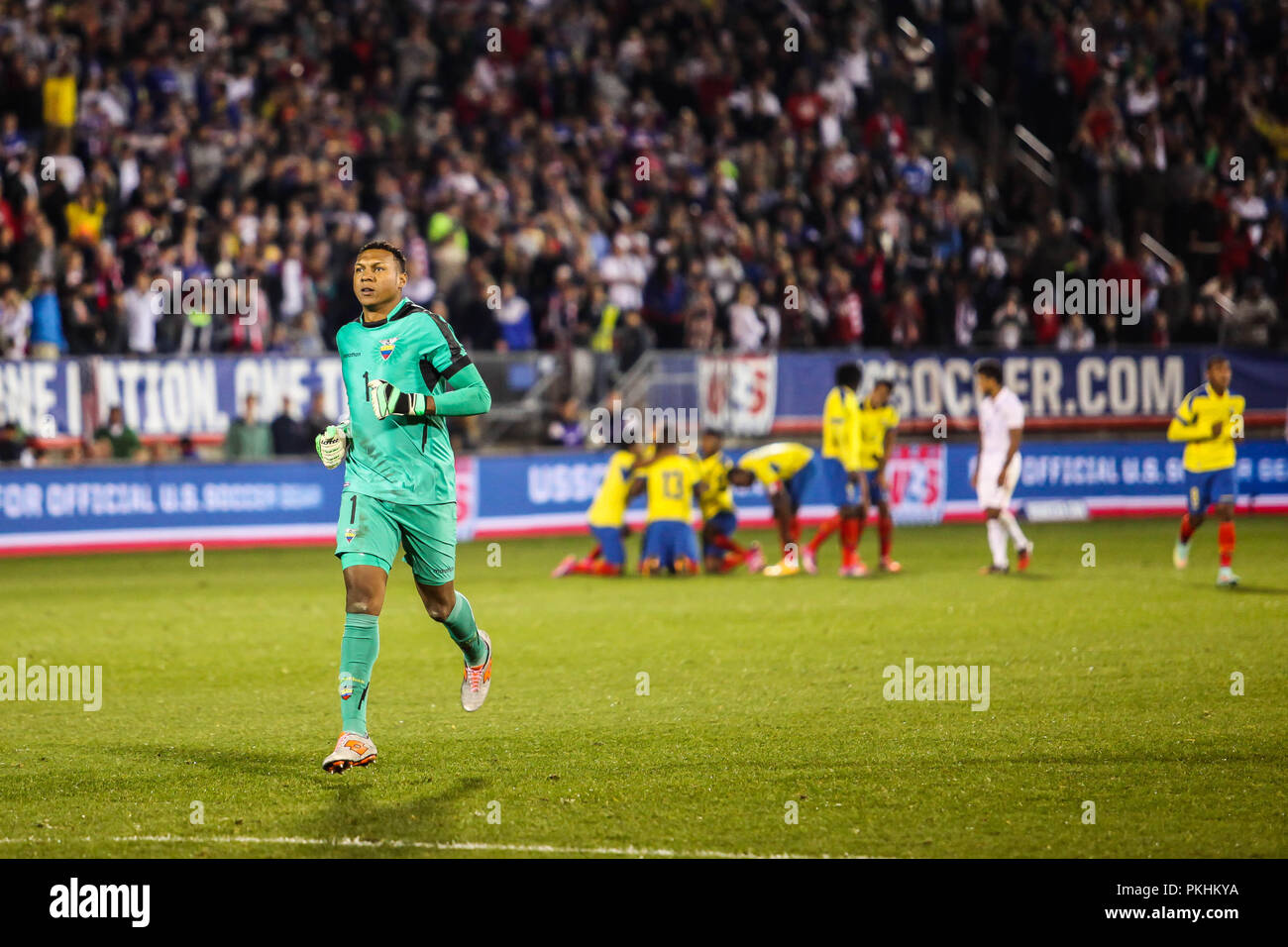HARTFORD - Oktober 10: Maximo Banguera #1 Nach dem ecuadorianischen Ziel auf uns internationalen Freundschaftsspiel zwischen uns Männer Nationalmannschaft gegen Ecuador, auf Octo Stockfoto