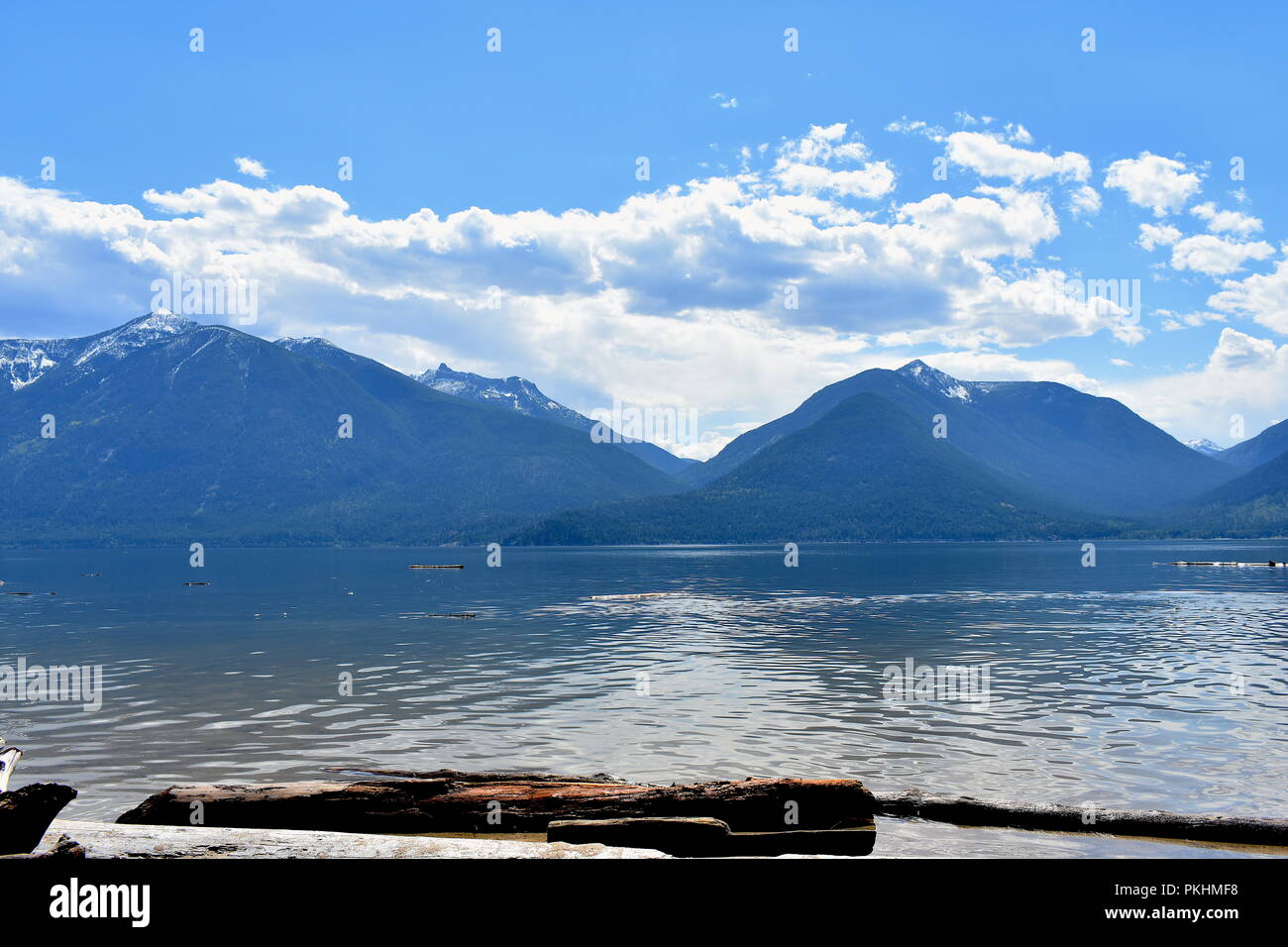 Ein See mit Seren Berge Stockfoto