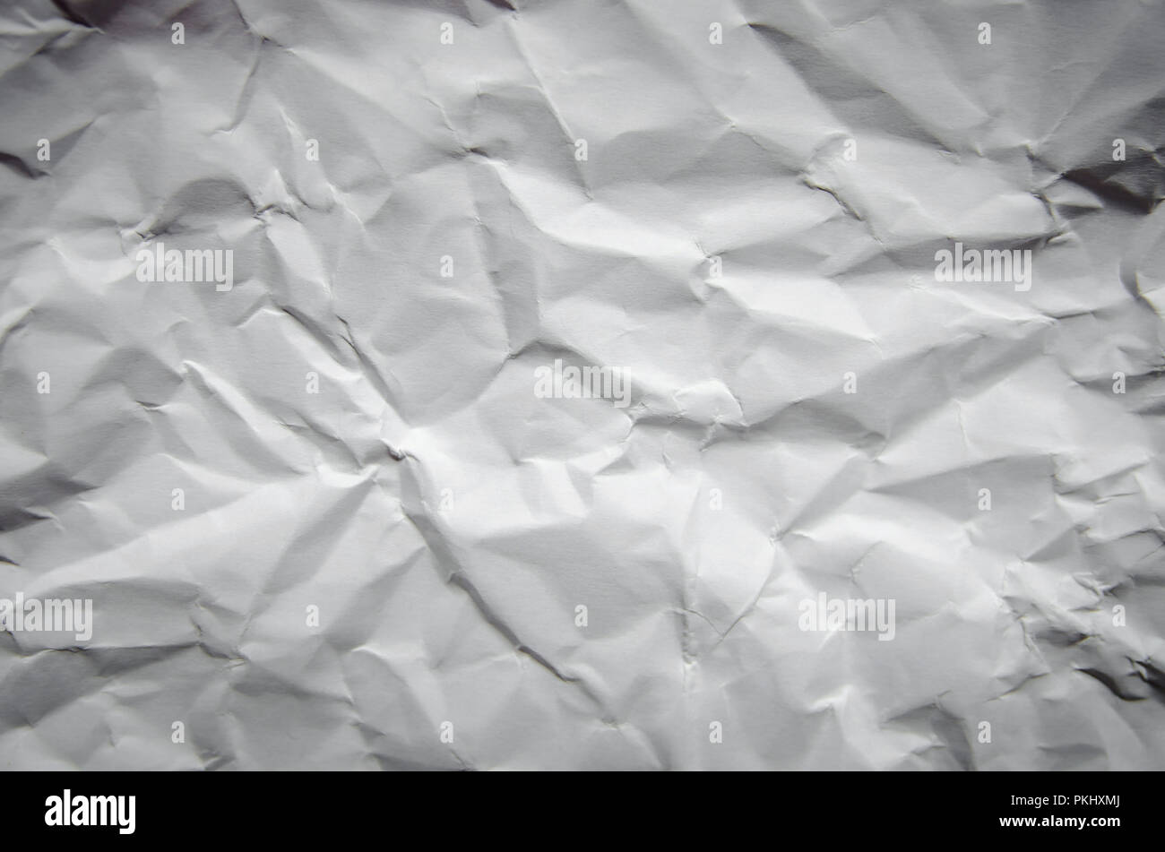 Weißer Hintergrund und Wallpaper von zerknittertes Papier, Weiß  zerknittertes Papier Textur mit leeren und freier Speicherplatz für Text,  Hintergrund von scruffy Papier Textur Stockfotografie - Alamy