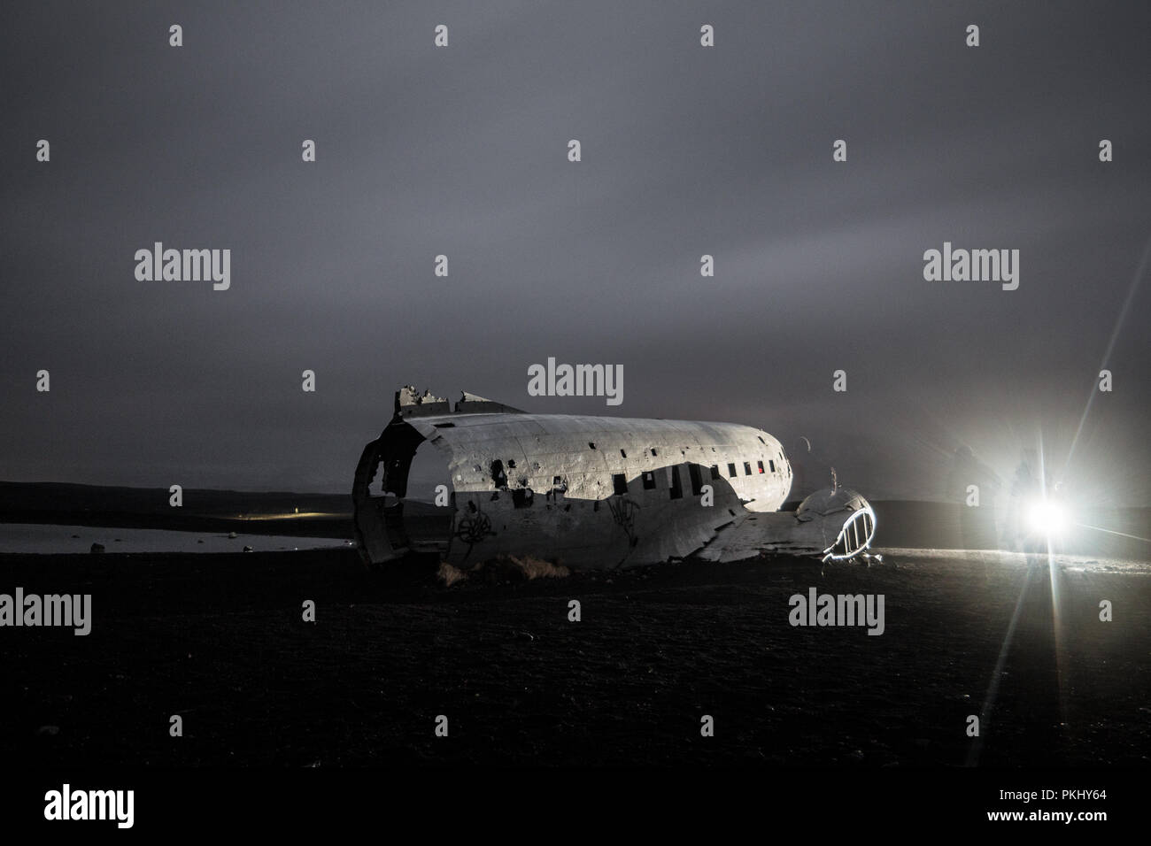 Sólheimasandur Flugzeugabsturz in der Nacht Stockfoto