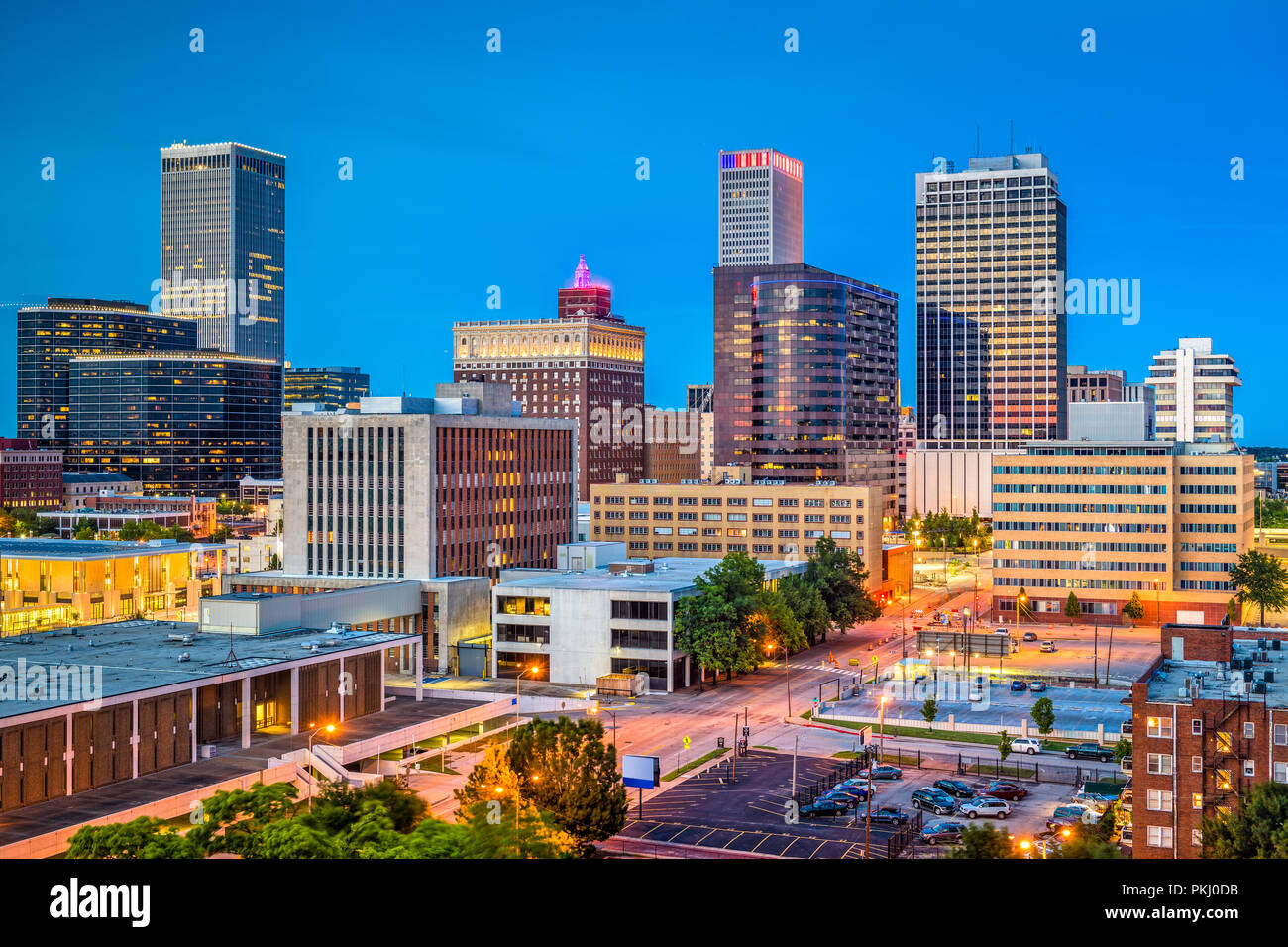 Tulsa, Oklahoma, USA Downtown Skyline der Stadt in der Dämmerung. Stockfoto