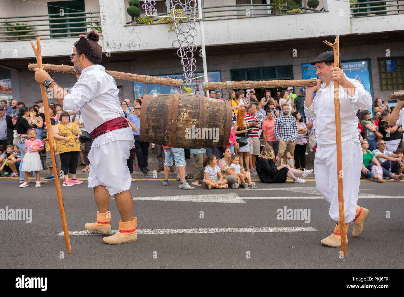 Parade der Madeira Wine Festival oder "Festa do Vinho Madeira" in Estreito de Camara de Lobos, Madeira Island, Portugal, September 2018. Stockfoto