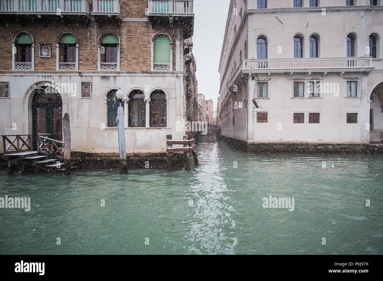 Schöne Venedig im Winter mit Schnee bedeckt, Italien Stockfoto