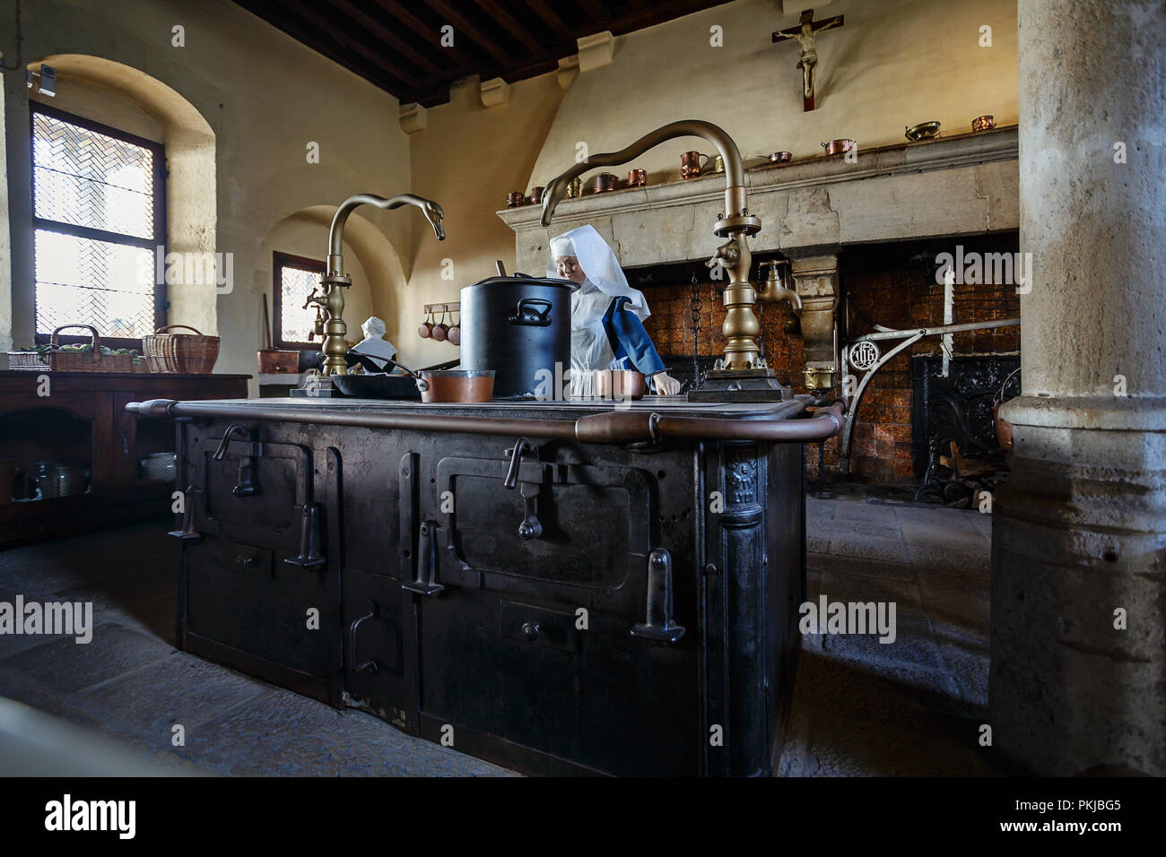 BEAUNE, Frankreich - 10. AUGUST 2017: das Innere der Hospices de Beaune ist eine ehemalige gemeinnützige Armenhaus in Beaune. Es wurde im Jahre 1443 von Nicolas Rolin gegründet Stockfoto