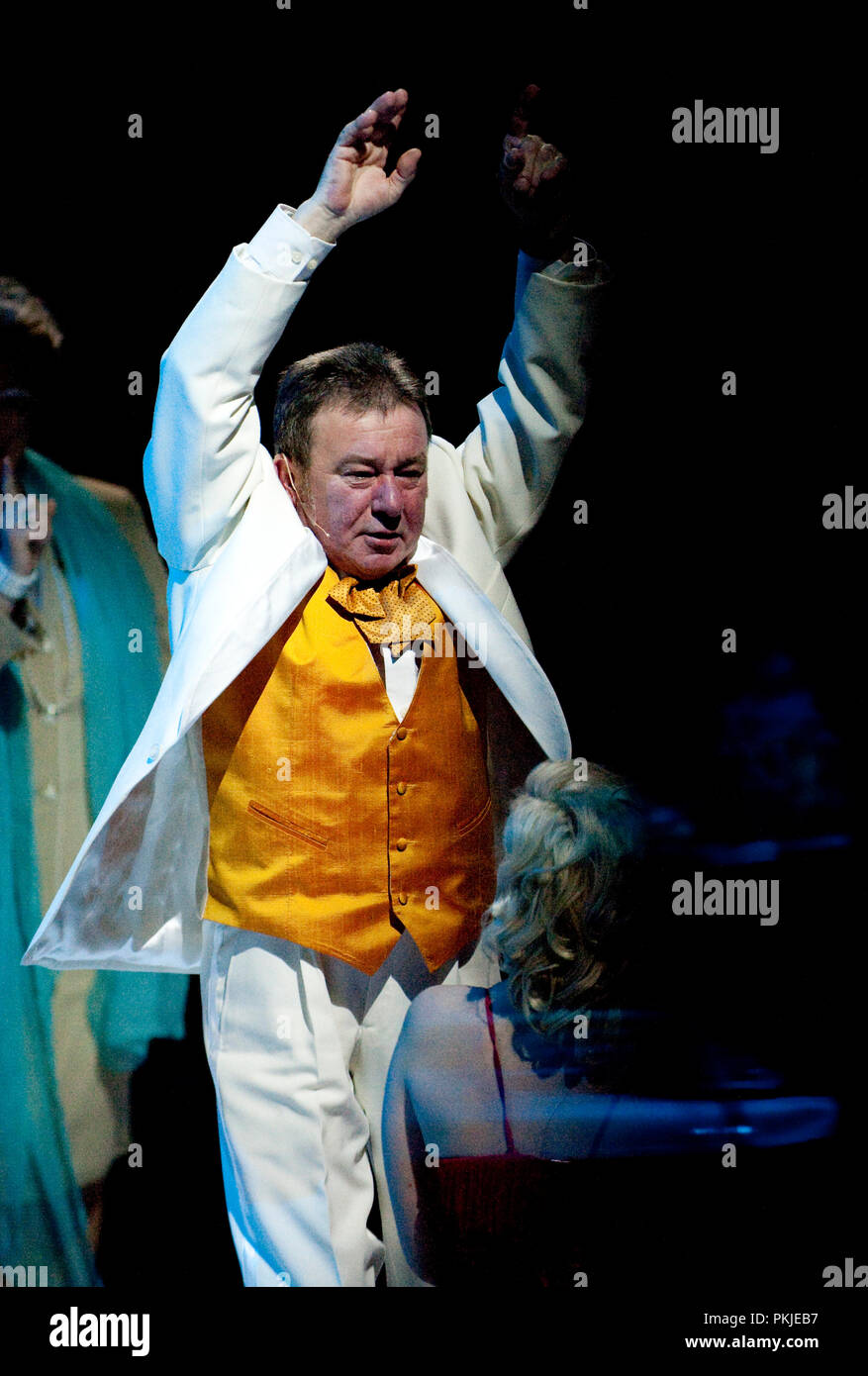 Schauspieler Jakob Beks starring in Zaterdag, Sonntag, Maandag das erste Spiel der neu gegründeten Theatergruppe Publiekstoneel in der stadsschouwburg Eines Stockfoto