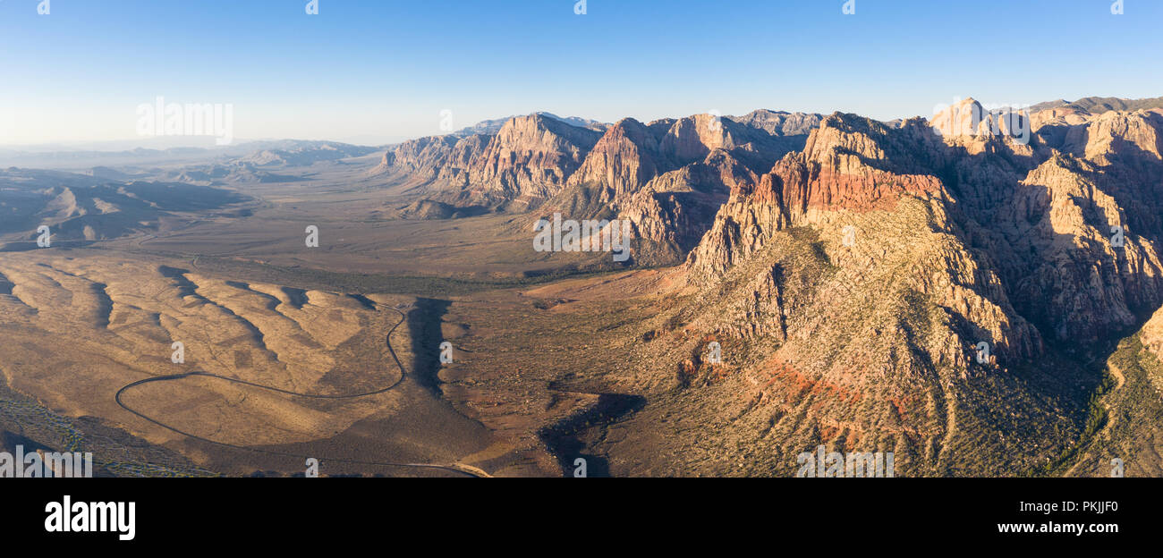 Frühe Licht auf die massive geologische Formationen in der Red Rock Canyon National Conservation Area, liegt etwas außerhalb von Las Vegas, NV. Stockfoto