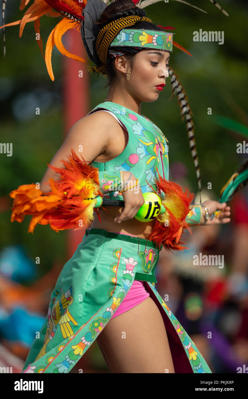 Milwaukee, Wisconsin, USA - September 8, 2018 Die indische Sommer Festival: Männer, Frauen und Kinder Mitglieder der Dance Academy von Mexiko Azt durchführen Stockfoto