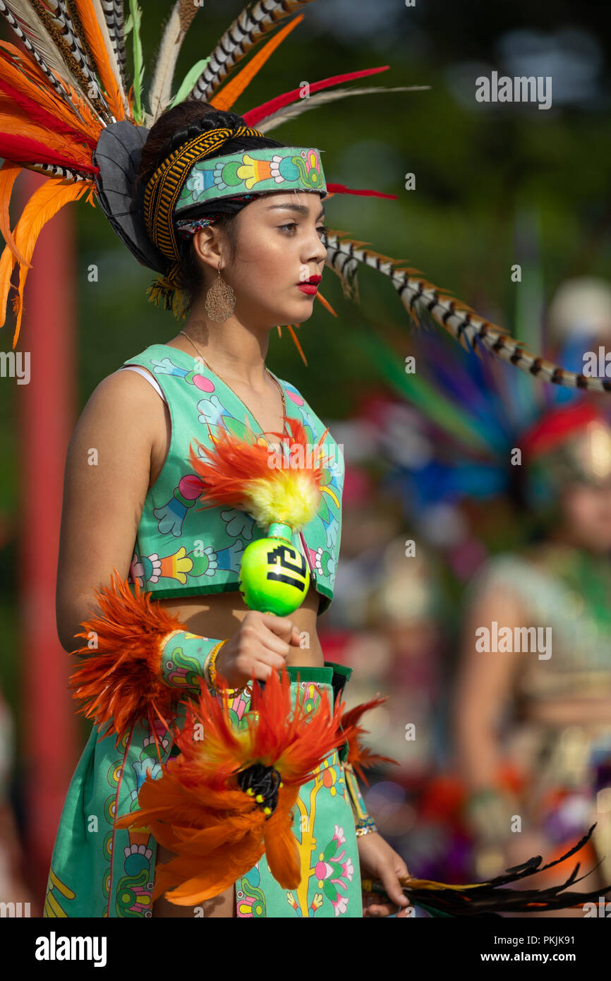 Milwaukee, Wisconsin, USA - September 8, 2018 Die indische Sommer Festival: Männer, Frauen und Kinder Mitglieder der Dance Academy von Mexiko Azt durchführen Stockfoto