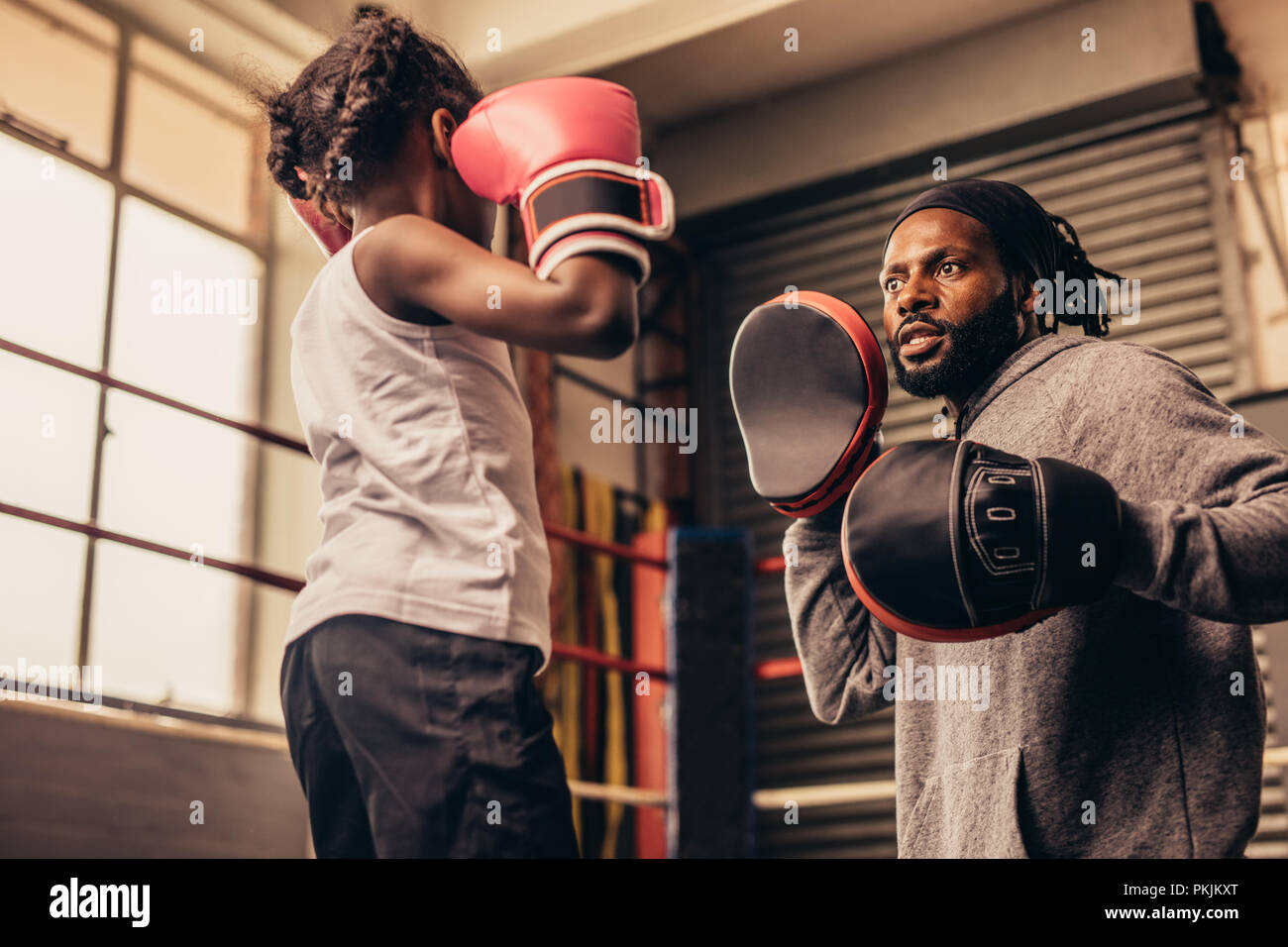 Boxing girl Fotos und Bildmaterial in hoher Auflösung Alamy