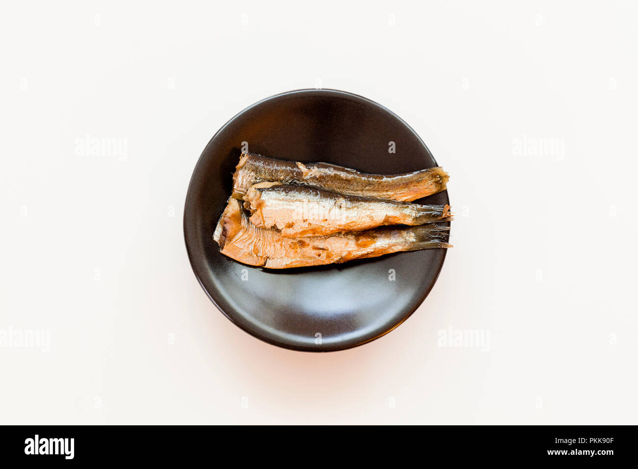 Sardinen (aka Sardinen), mariniert in Olivenöl auf Teller - USA Stockfoto
