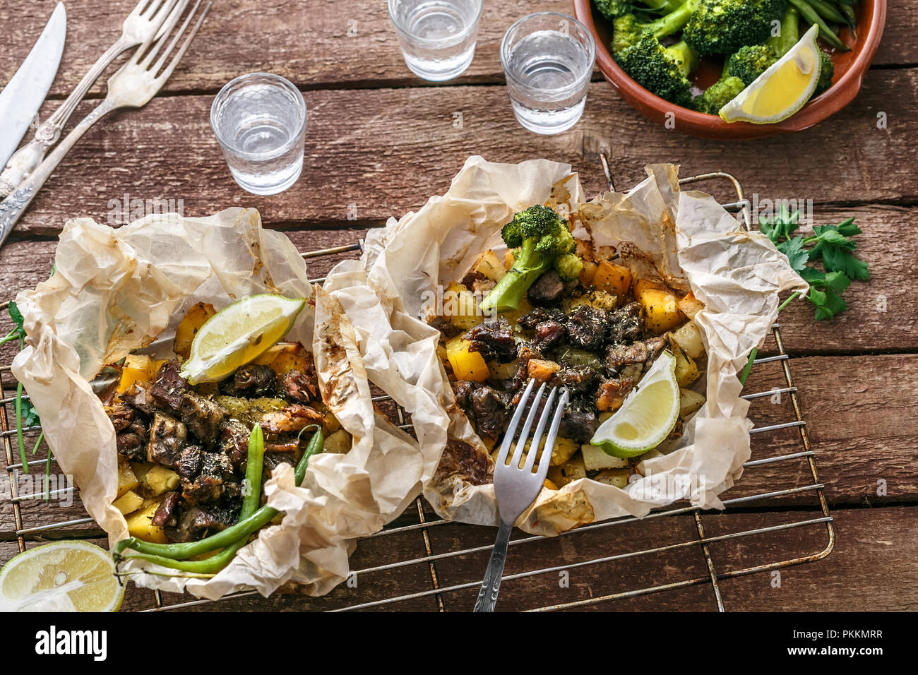 Kleftiko ofen -Fotos und -Bildmaterial in hoher Auflösung – Alamy Kleftiko ofen -Fotos und -Bildmaterial in hoher Auflösung – Alamy