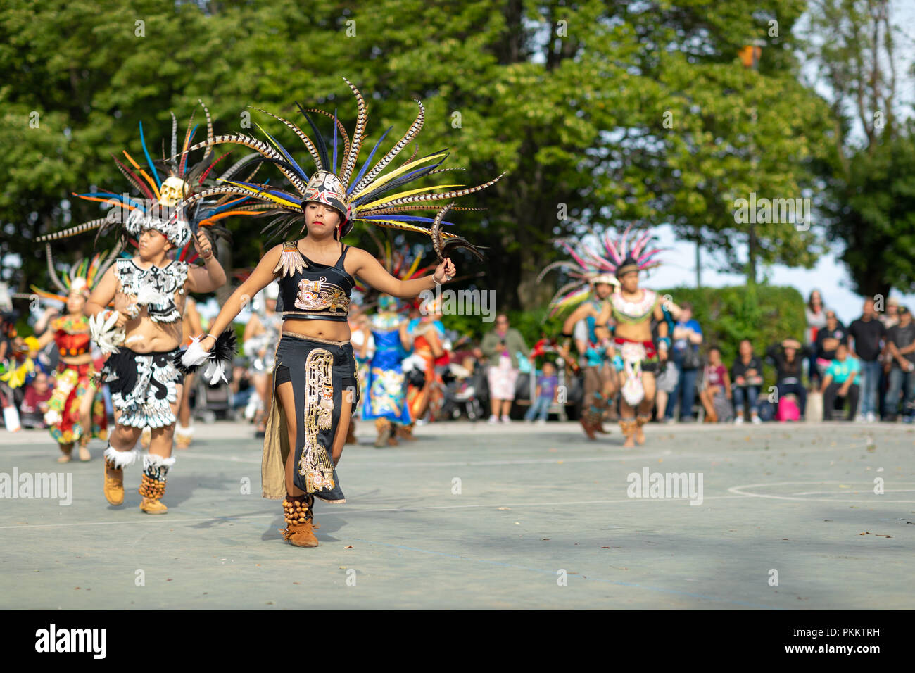 Milwaukee, Wisconsin, USA - September 8, 2018 Die indische Sommer Festival: Männer, Frauen und Kinder Mitglieder der Dance Academy von Mexiko Azt durchführen Stockfoto