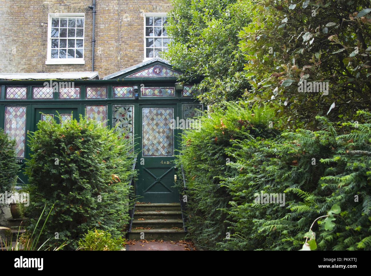 Vor Ein Ungewohnliches Haus In Der Keat Grove Mit Wintergarten