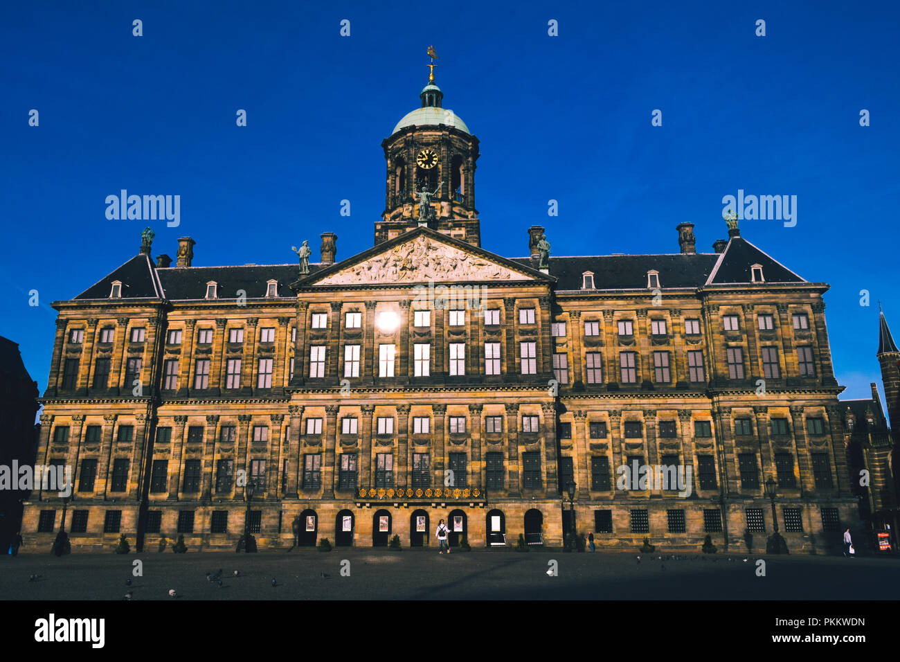 Paleis de op de dam -Fotos und -Bildmaterial in hoher Auflösung – Alamy
