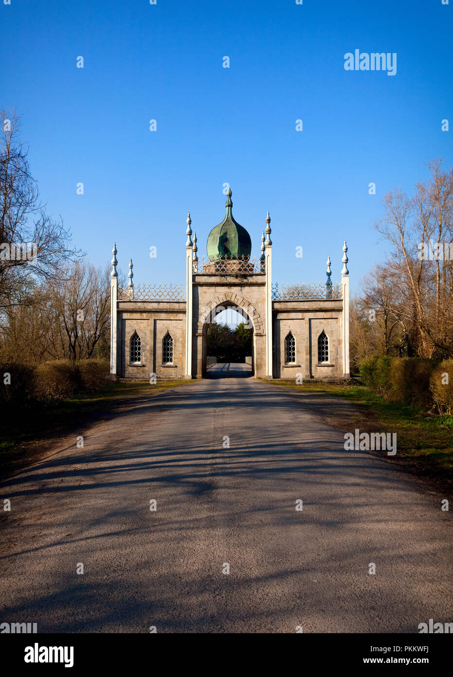 Die "Hindu-Gothic "Roma Tor, eine Torheit in der Nähe von Cappoquin, County Waterford, Irland. Stockfoto