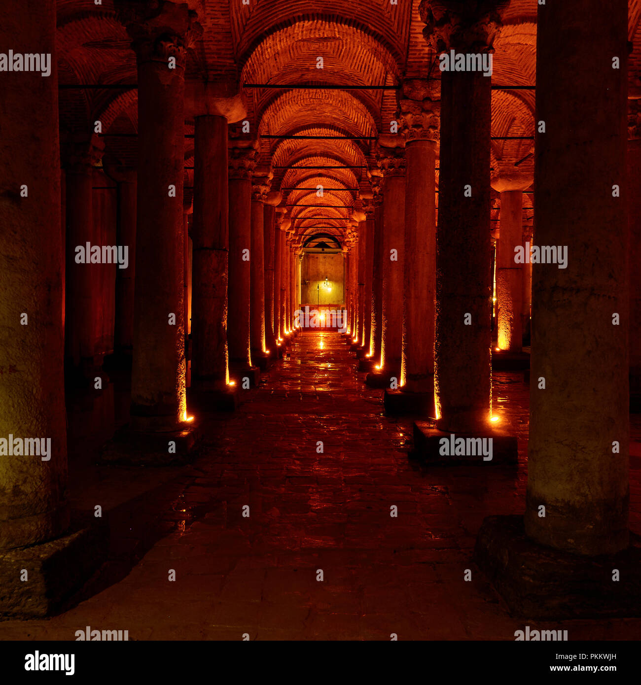 Spalten der Basilika Zisterne (Yerebatan Sarnici) - alte unterirdische Wasserspeicher in Istanbul, Türkei Stockfoto