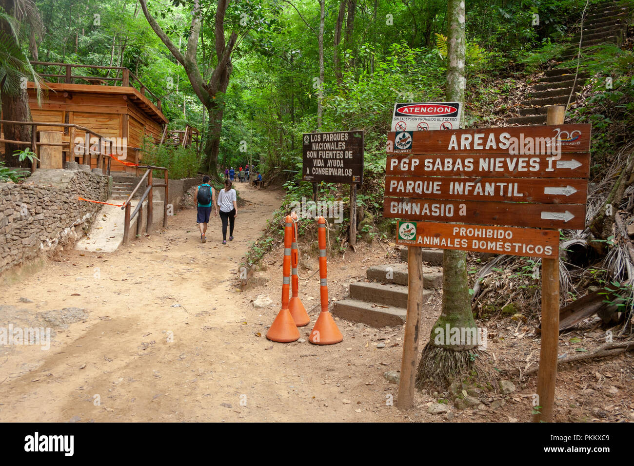 El Avila Nationalpark, mit Richtungen Bereiche: park Guard station Sabas nieves 1, Kinderspielplatz, Fitnessraum, verboten, Haustiere, National Park. Stockfoto