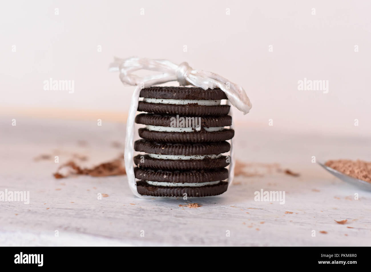 Leckere Schokolade Cookies whit Vanillecreme füllen/Süße Schokolade American Cookies Stockfoto