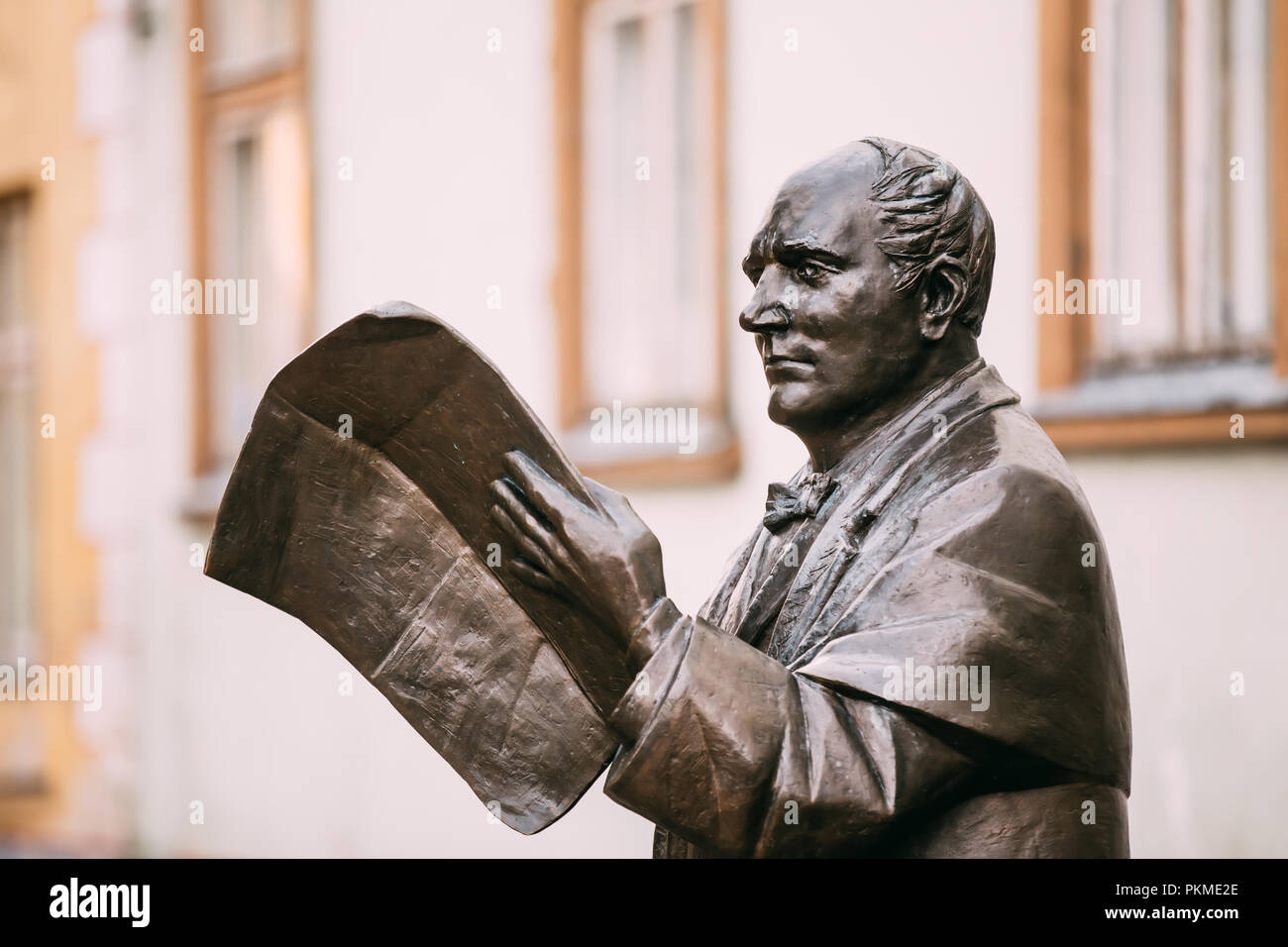 Pärnu, Estland - Dezember 14, 2017: Statue von Johann Voldemar Jannsen, einer der Väter der Unabhängigkeitsbewegung in Estland. Dieses Denkmal für Jannse Stockfoto
