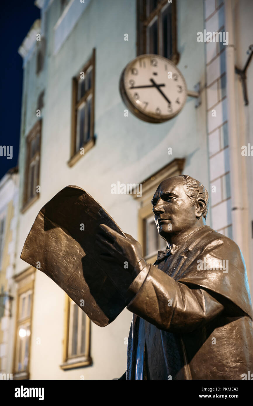 Pärnu, Estland - Dezember 14, 2017: Statue von Johann Voldemar Jannsen, einer der Väter der Unabhängigkeitsbewegung in Estland. Dieses Denkmal für Jannse Stockfoto