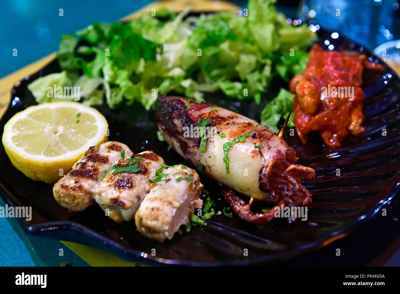 Fischplatte im Restaurant Mauricio, Insel Vulcano und Lipari, Äolische Inseln, Sizilien, Italien Stockfoto