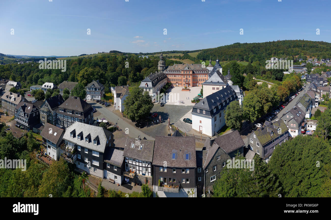 Altstadt mit Berleburg Schloss, Bad Berleburg, Kurort, Wittgensteiner Land, Kreis Siegen-Wittgenstein Stockfoto