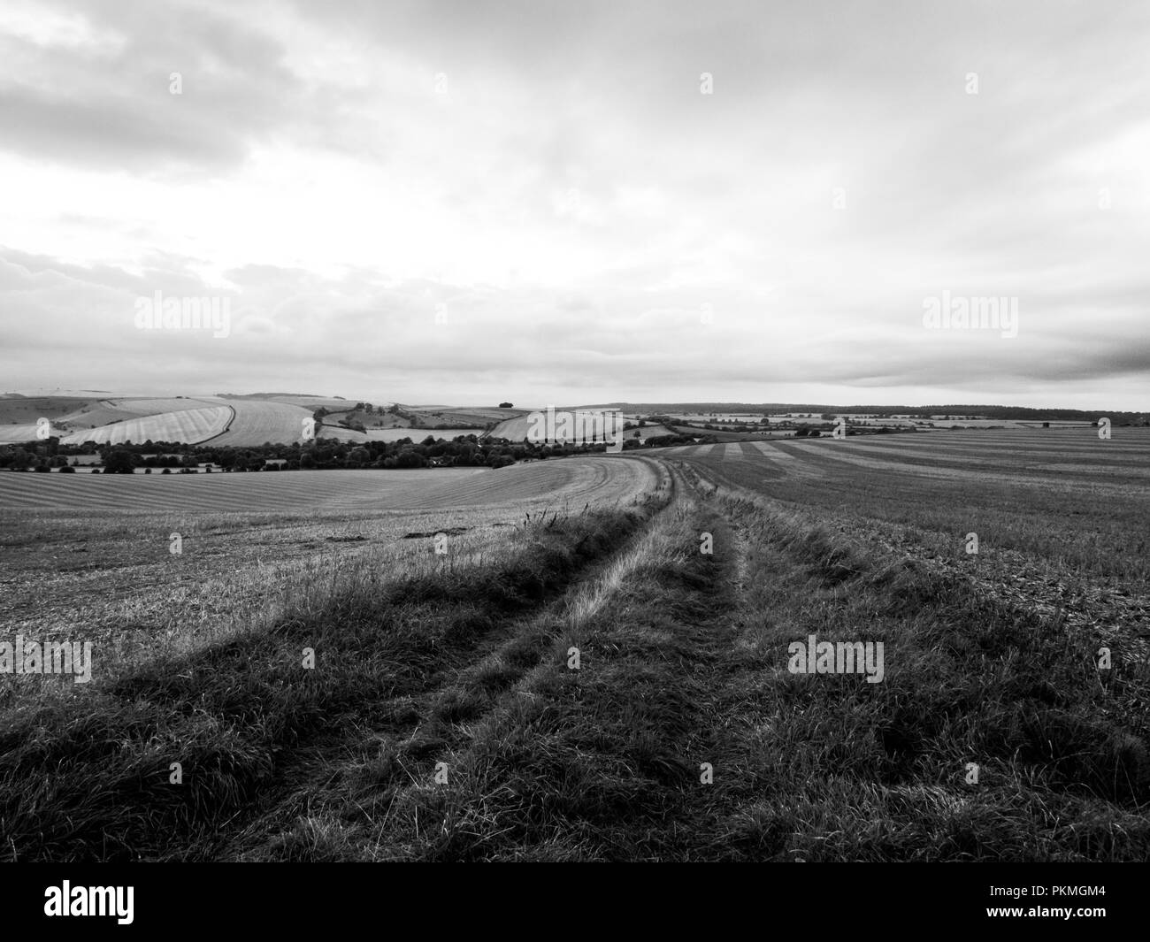 Eine Spätsommer Abend Spaziergang oben Brixton Deverill in Wiltshire, mit spektakulärem Himmel Stockfoto