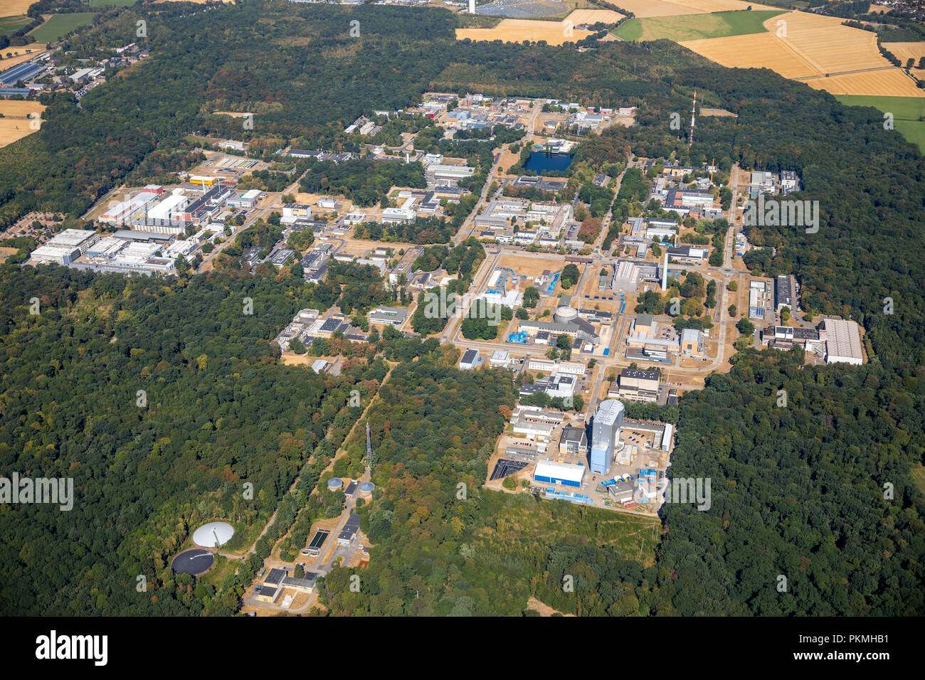 Luftaufnahme, Business Park Technologiezentrum Jülich GmbH, experimentelle Atomkraftwerk, Hambach, Jülich, Rheinland Stockfoto