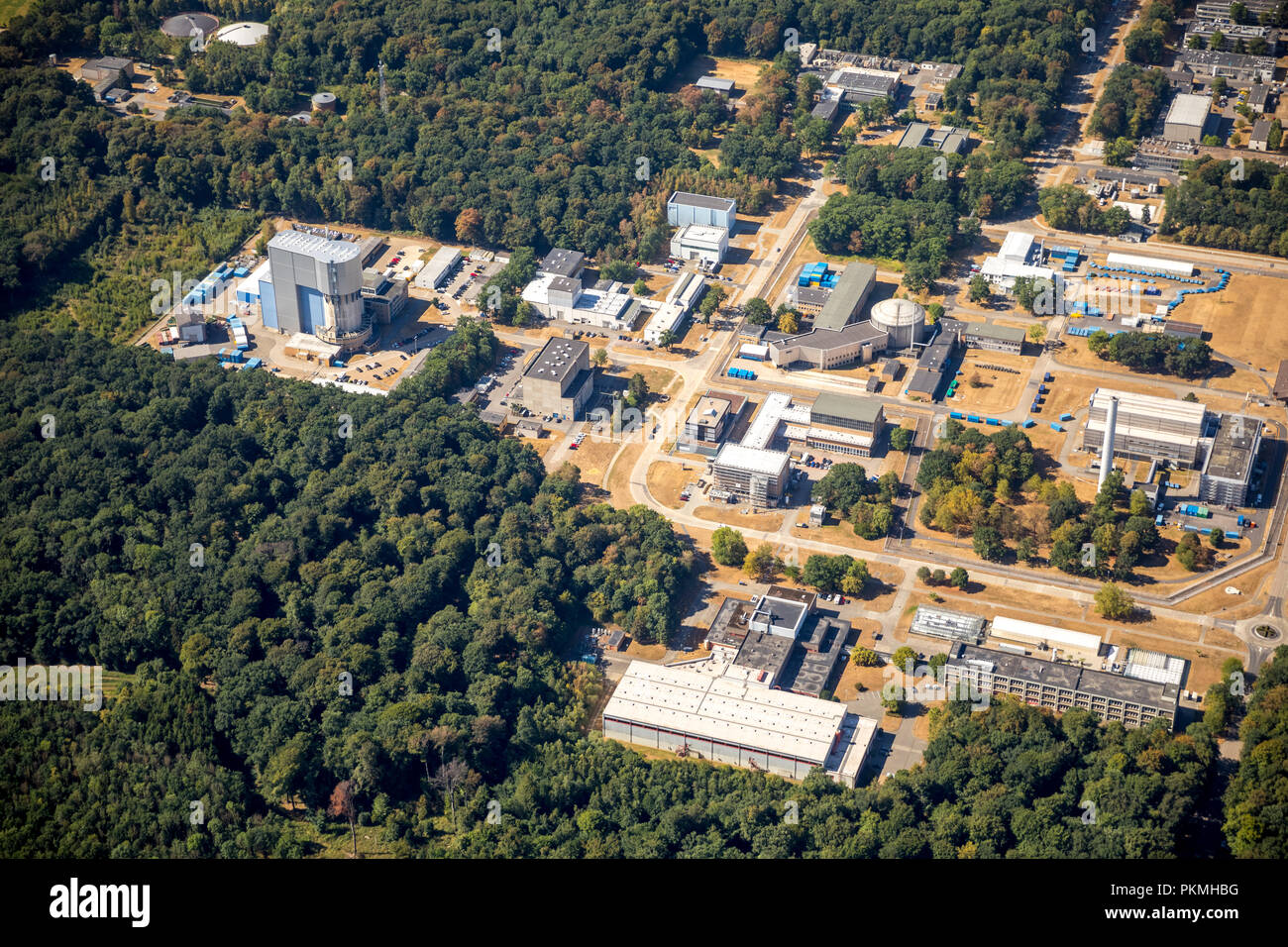 Luftaufnahme, Business Park Technologiezentrum Jülich GmbH, experimentelle Atomkraftwerk, Hambach, Jülich, Rheinland Stockfoto