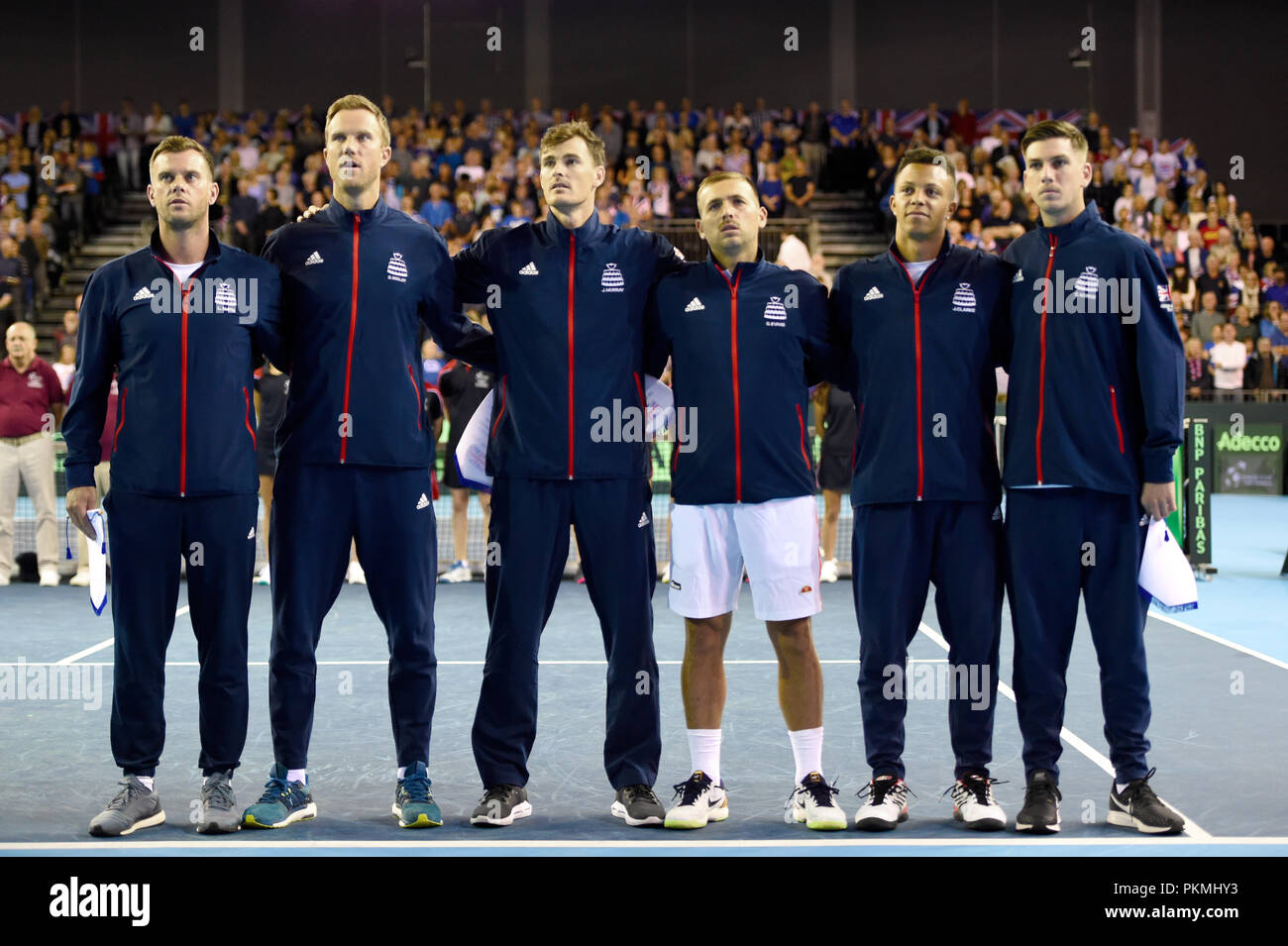 (Von links nach rechts) Großbritanniens Leon Smith, Dominic Inglot, Jamie Murray, Daniel Evans Jay Clarke und Cameron Norrie singen die Nationalhymne vor dem Davis Cup Match im Emirates Arena, Glasgow. Stockfoto