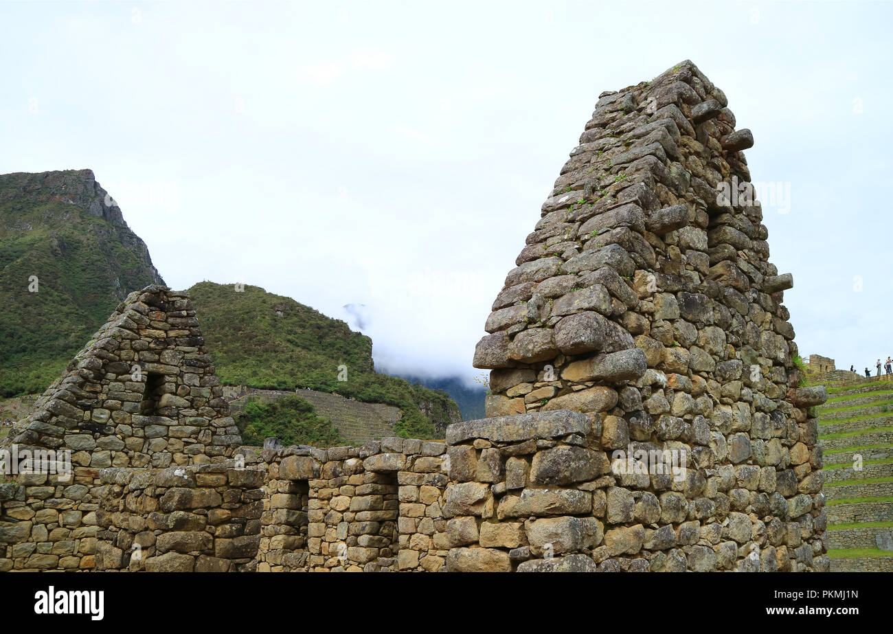 Die Reste der alten Inka Architektur in Machu Picchu Ausgrabungsstätte, Weltkulturerbe der Unesco in der Region Cusco, Peru Stockfoto