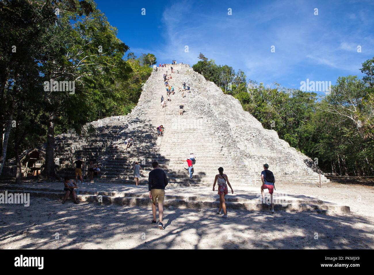 Coba, Mexiko - Februar 4,2018: majestätische Ruinen in Coba, Mexiko. Coba ist eine antike Stadt auf der Halbinsel Yucatan, im mexikanischen Bundesstaat o entfernt Stockfoto