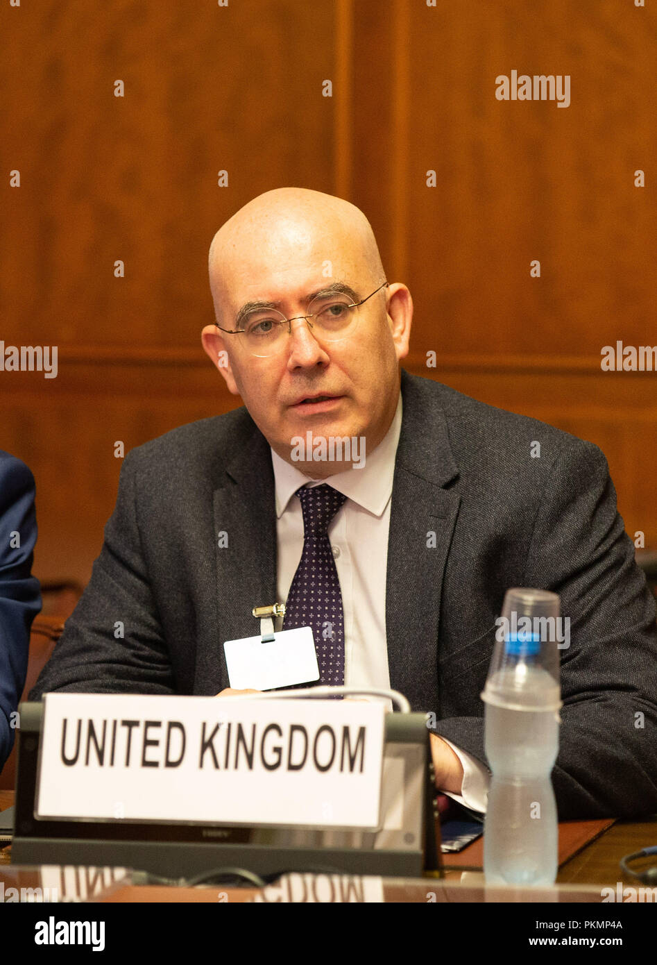 (180914) - Genf, Sept. 14, 2018 (Xinhua) - UK Sonderbeauftragten in Syrien Martin Longden nimmt an einer Sitzung, während der Konsultationen über Syrien, am Europäischen Sitz der Vereinten Nationen in Genf, Schweiz, Sept. 14, 2018. Vertreter aus Ägypten, Frankreich, Deutschland, Jordanien, Saudi-Arabien, die Vereinigten Staaten und das Vereinigte Königreich, traf sich mit dem UN-Sonderbeauftragten des Generalsekretärs für Syrien auf Diskussion Situation in Syrien am Freitag. (Xinhua/Pool/Xu Jinquan) Stockfoto