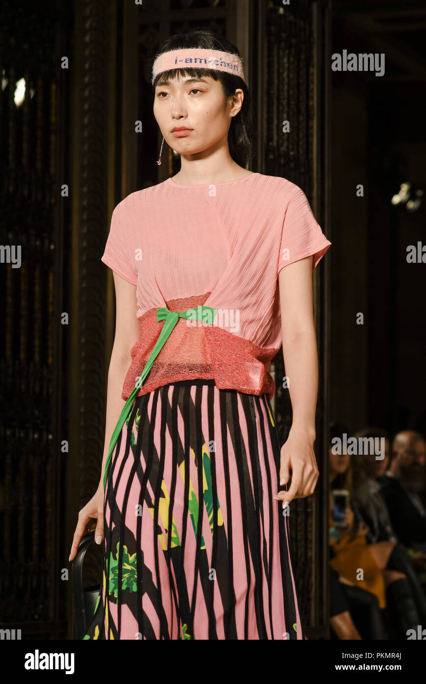 London, Großbritannien. 14. September 2018. Designer I - Am-Chen Vitrinen ist neueste Kollektion Fashion Scout - SS19 am Freimaurer Hall, London, Großbritannien. 14. September 2018. Bild Capital/Alamy leben Nachrichten Stockfoto